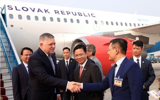 Slovak PM begins official visit to Vietnam